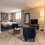Hampton Nocleg ze śniadaniem 4*