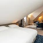 Hampton 4*