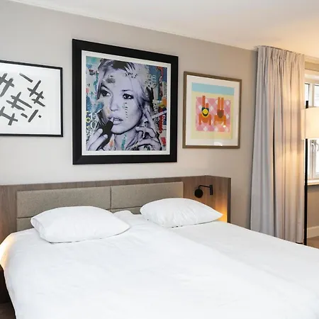 Hampton 4*